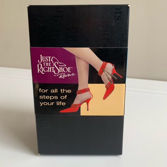 Glitter Glam 2002 - Just the Right Shoe - Picture 6 of 9